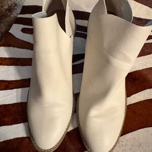 Universal Thread Cream Ankle Booties